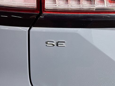 Used 2024 Volkswagen Atlas Peak Edition SE AWD/4WD image 24