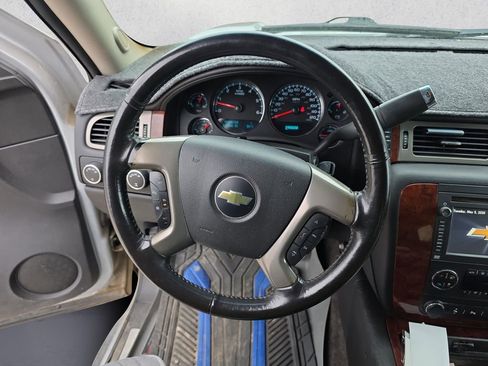 Used 2013 Chevrolet Suburban LTZ AWD/4WD image 12