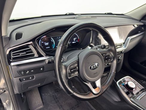 Used 2020 Kia Niro EX w/ Cold Weather Package image 12