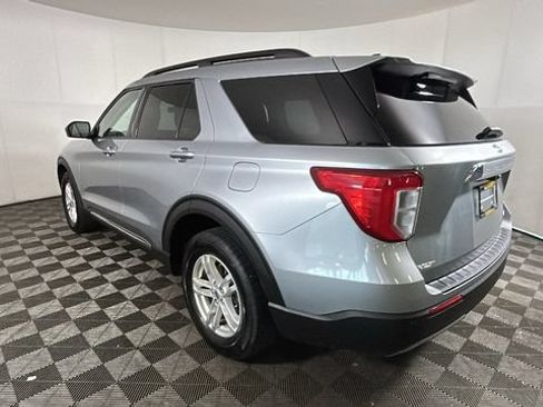 Used 2022 Ford Explorer XLT AWD/4WD image 4