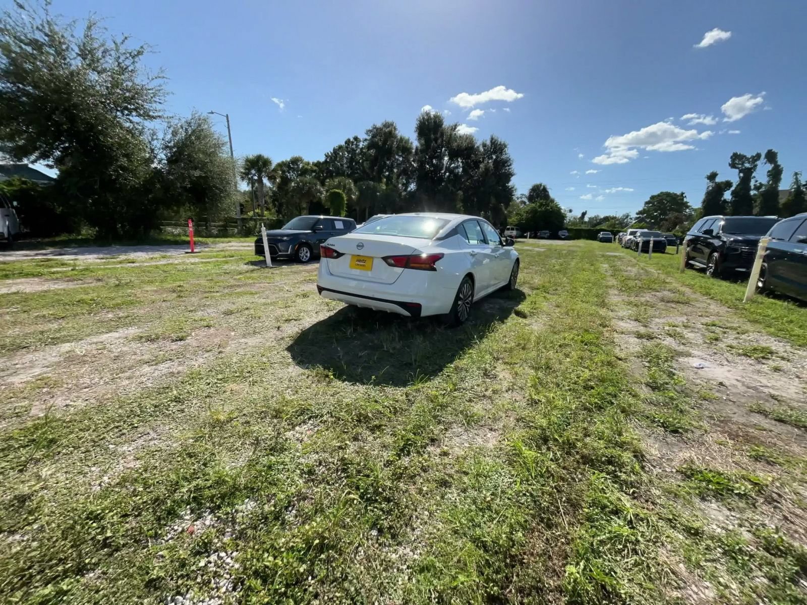 Used 2025 Nissan Altima 2.5 SV FWD image 14