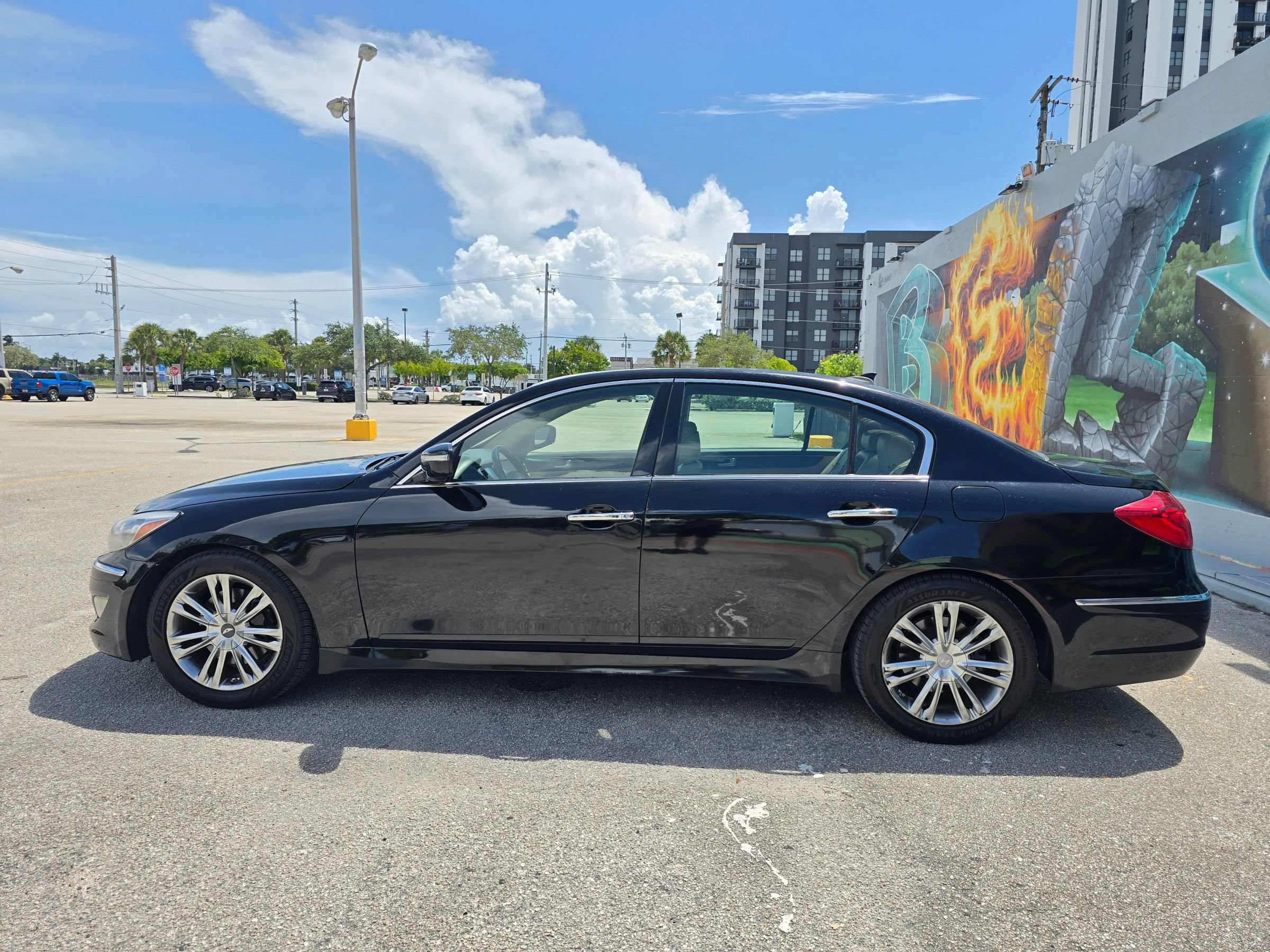 Used 2013 Hyundai Genesis 3.8 w/ Technology Pkg RWD image 11