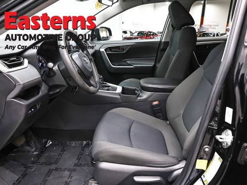 Used 2022 Toyota RAV4 LE AWD/4WD image 14