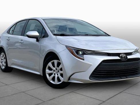 Used 2024 Toyota Corolla LE FWD image 3