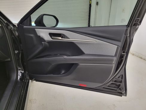 Used 2025 Toyota Camry LE image 32