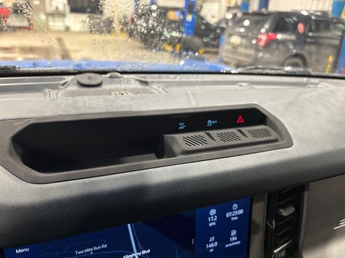 Used 2024 Ford Bronco Outer Banks image 16