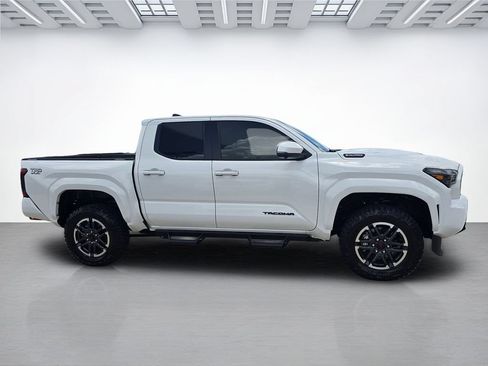 Used 2025 Toyota Tacoma TRD Sport w/ TRD Sport Premium Package AWD/4WD image 2
