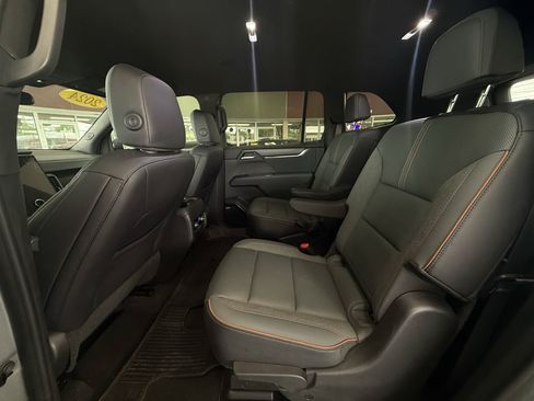 Used 2024 GMC Acadia AT4 w/ Luxury Package AWD/4WD image 35