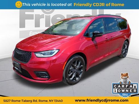 Used 2026 Chrysler Pacifica Limited w/ S Appearance Package FWD image 1