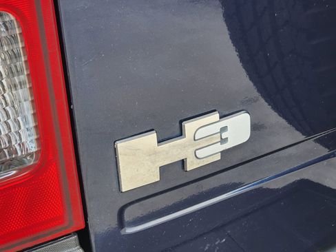 Used 2007 HUMMER H3 Luxury image 11