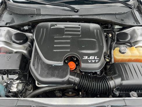 Used 2017 Chrysler 300 Limited image 40