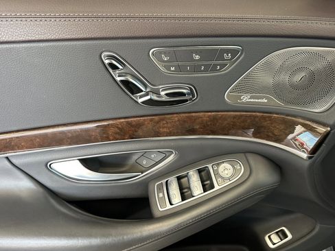 Used 2018 Mercedes-Benz S 560 Sedan image 11