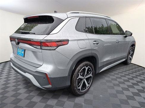 New 2025 Volkswagen Tiguan SE image 6