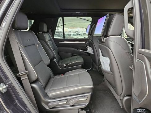 Used 2025 Cadillac Escalade Premium Luxury image 26