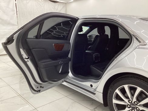 Used 2017 Lincoln Continental Premiere image 22