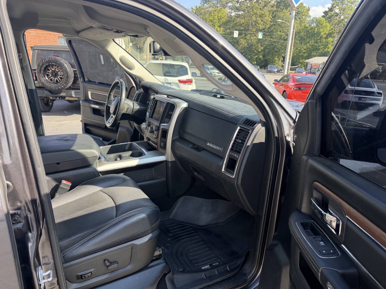 Used 2018 RAM 1500 Laramie w/ Convenience Group AWD/4WD image 16