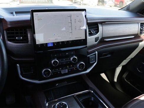 Used 2024 Ford Expedition Limited image 16