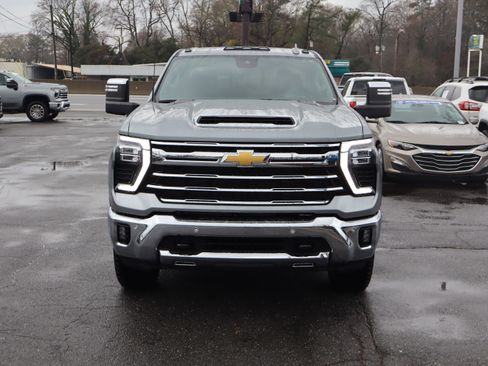 Used 2025 Chevrolet Silverado 2500 LTZ w/ LTZ Plus Package image 3