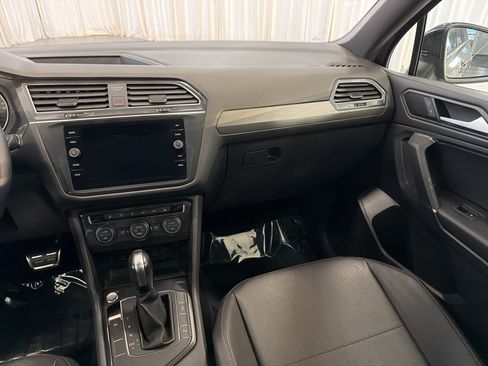 Used 2020 Volkswagen Tiguan SE R-Line FWD image 30