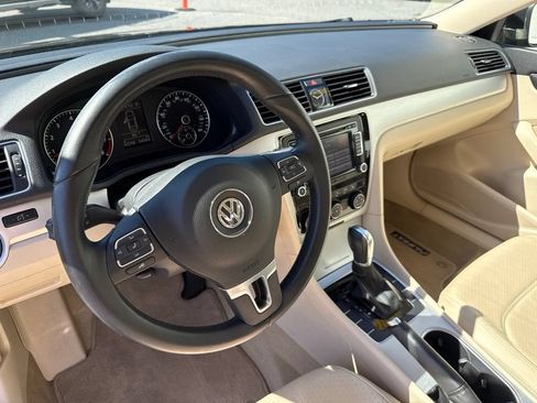 Used 2013 Volkswagen Passat 2.5 SE FWD image 19