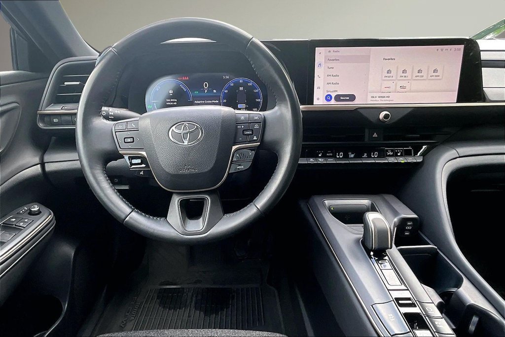 Used 2023 Toyota Crown AWD/4WD image 9
