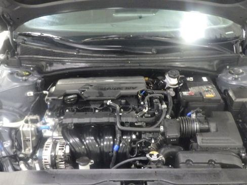 Used 2025 Hyundai Elantra Sport w/ Cargo Package FWD image 10