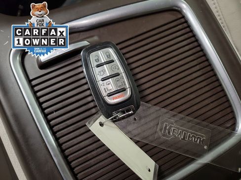 Used 2021 Chrysler Pacifica Touring-L FWD image 15