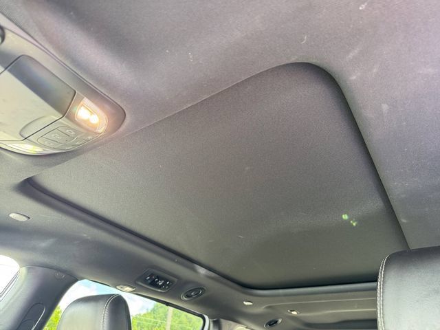 Used 2025 Chrysler Pacifica Limited FWD image 24