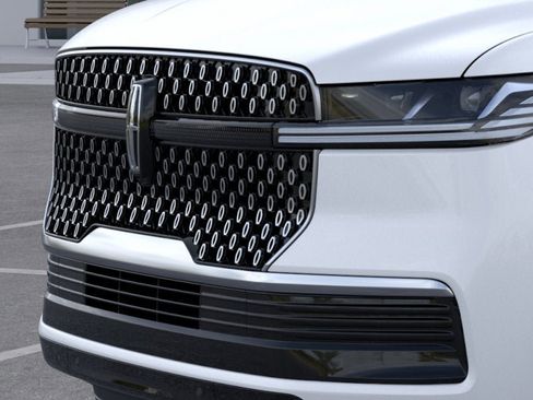 New 2026 Lincoln Navigator Reserve AWD/4WD image 17