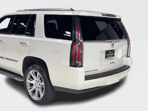 Used 2015 Cadillac Escalade Luxury image 10
