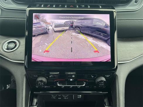 Certified 2023 Jeep Grand Cherokee Limited image 31