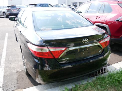 Used 2017 Toyota Camry SE FWD image 8
