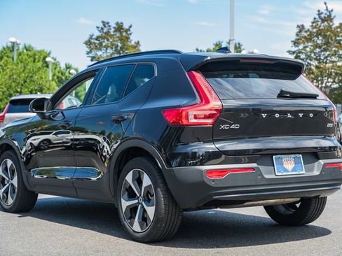 Certified 2025 Volvo XC40 B5 Plus AWD/4WD image 5