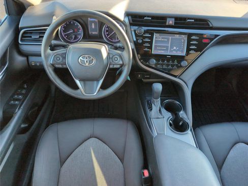 Used 2020 Toyota Camry LE image 28