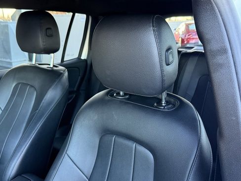 Used 2021 Mercedes-Benz GLB 250 GLB 250 image 2