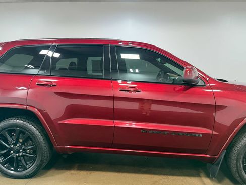 Used 2022 Jeep Grand Cherokee Laredo X AWD/4WD image 32