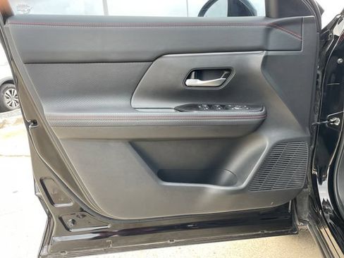 Used 2025 Nissan Kicks SR AWD/4WD image 10