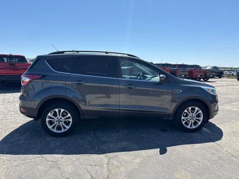 Used 2017 Ford Escape SE FWD image 4