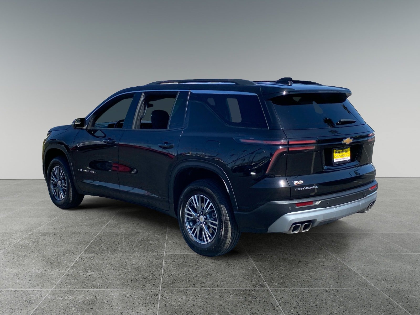 Used 2024 Chevrolet Traverse LT FWD image 3