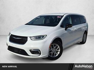 Used 2024 Chrysler Pacifica Touring-L video 1