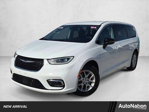 Used 2024 Chrysler Pacifica Touring-L image 1