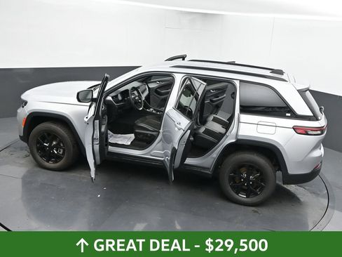 Used 2024 Jeep Grand Cherokee Altitude image 66