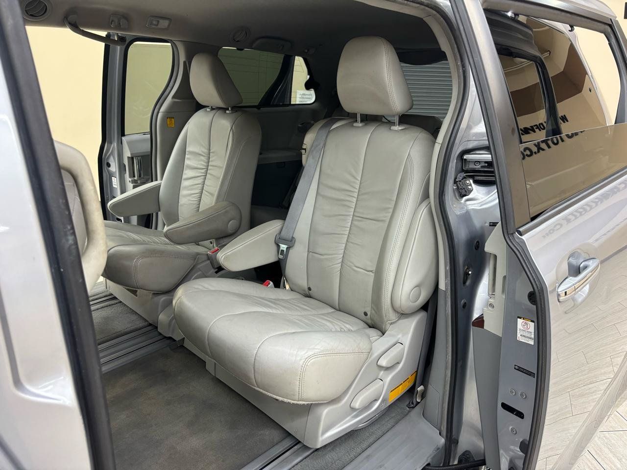 Used 2012 Toyota Sienna XLE w/ XLE Navigation Pkg FWD image 24