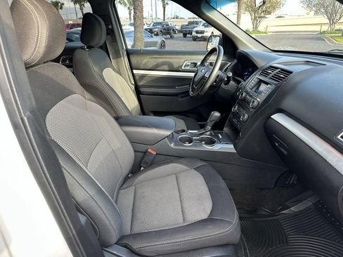 Used 2017 Ford Explorer XLT image 23