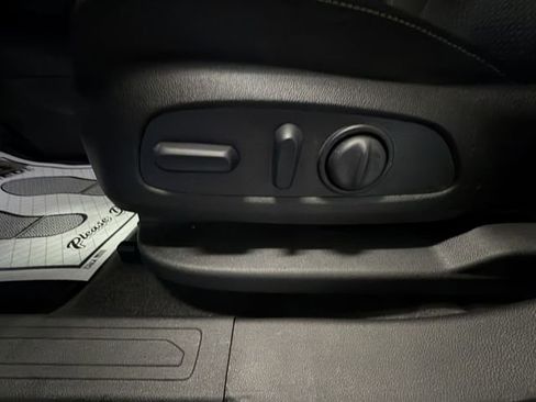 Certified 2023 GMC Acadia SLE w/ Driver Convenience Package image 12