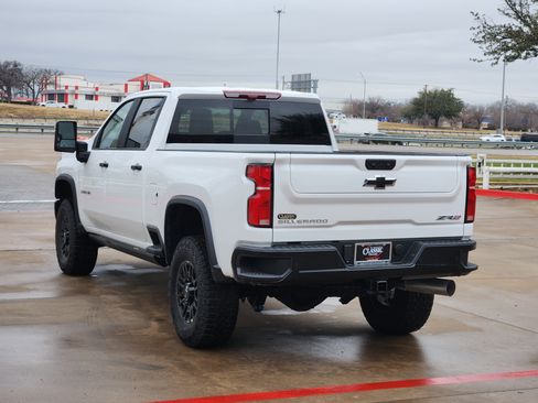 New 2026 Chevrolet Silverado 2500 ZR2 image 3