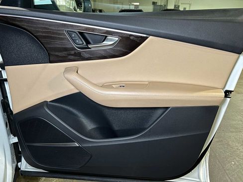 Used 2022 Audi Q8 Prestige image 10