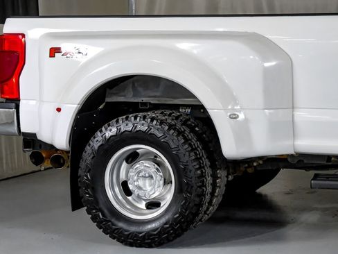 Used 2020 Ford F350 Lariat w/ Lariat Value Package image 6