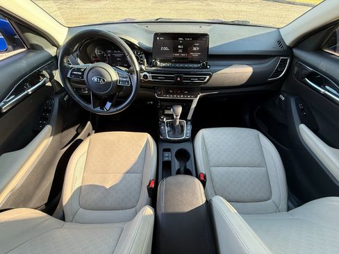 Used 2021 Kia Seltos SX w/ SX Sunroof Package image 9