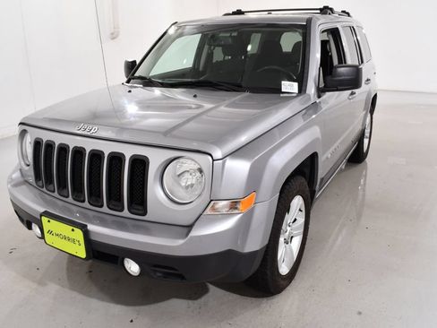 Used 2017 Jeep Patriot Latitude FWD image 2